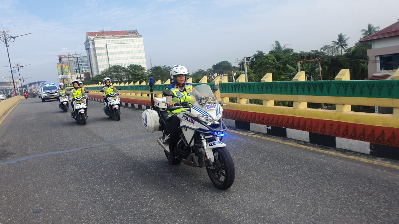 Operasi Lilin Lancang Kuning 2022 di Pekanbaru, Polwan Satlantas Patroli Ke Tempat Wisata dan Gereja